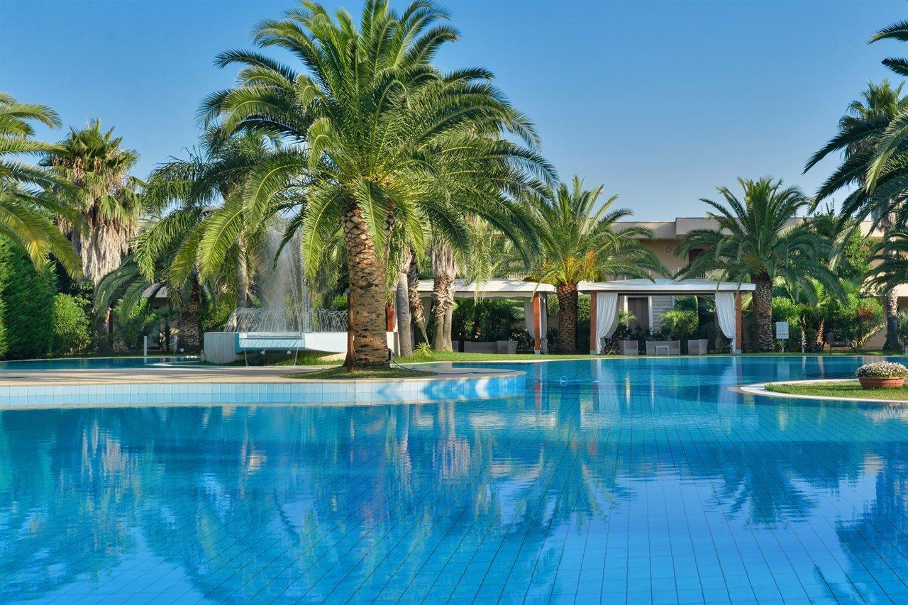 Minerva Resort Hotel Paestum Bagian luar foto