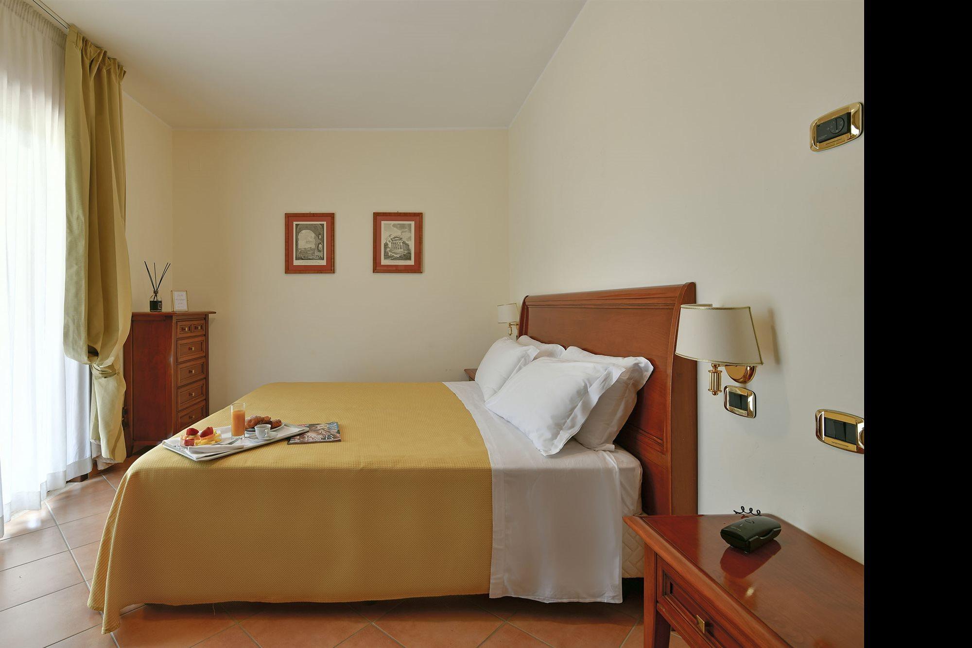 Minerva Resort Hotel Paestum Bagian luar foto